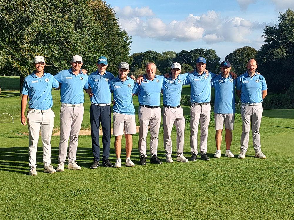 Fra venstre: Jonathan Nielsen, Lucas Albrechtsen, Adrian Friis, Rasmus Neergaard-Petersen, Russell Taylor, Jeff Young, Sebastian Steensgaard Nielsen, Anders Thastrup Larsen og Jannik Hansson.